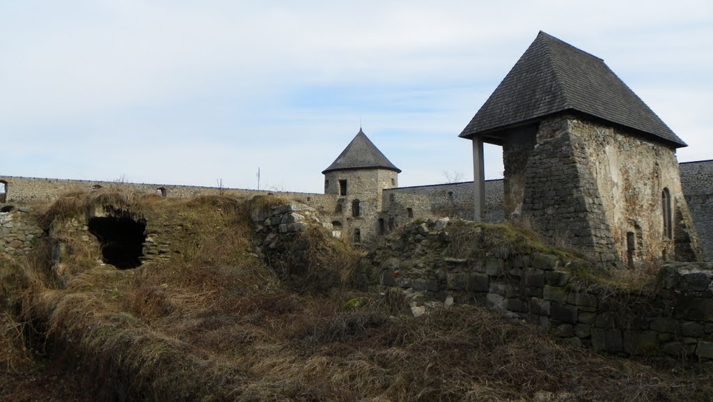 Bzovik hrad 06 by Rustastu Magarajev