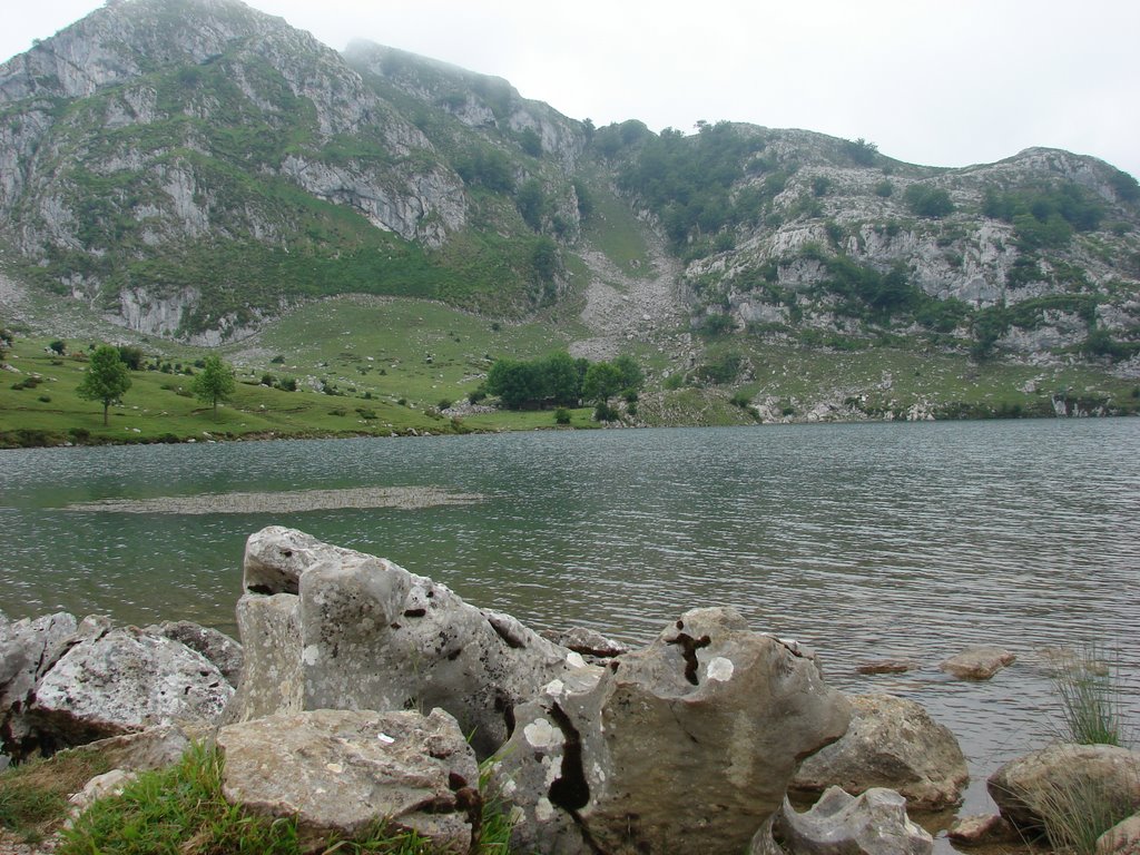 Lago de Enol I by laura&paula