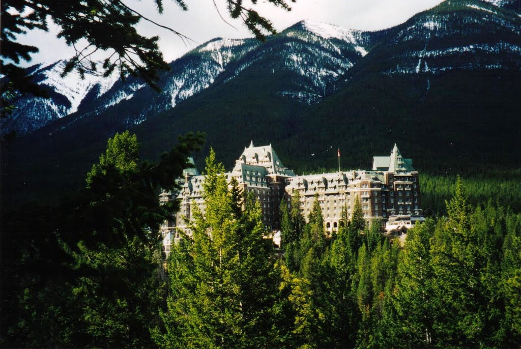 2000-05-04 Banff Spring Hotel by 29091950