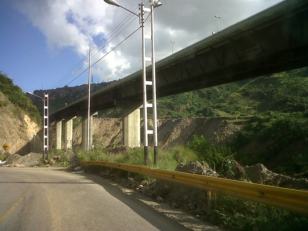 Viaducto 1 ccs la guaira by Heruan Escalona