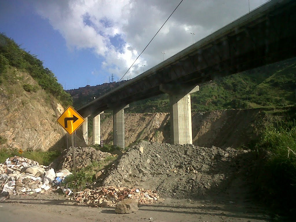 Viaducto 1 ccs la guaira by Heruan Escalona