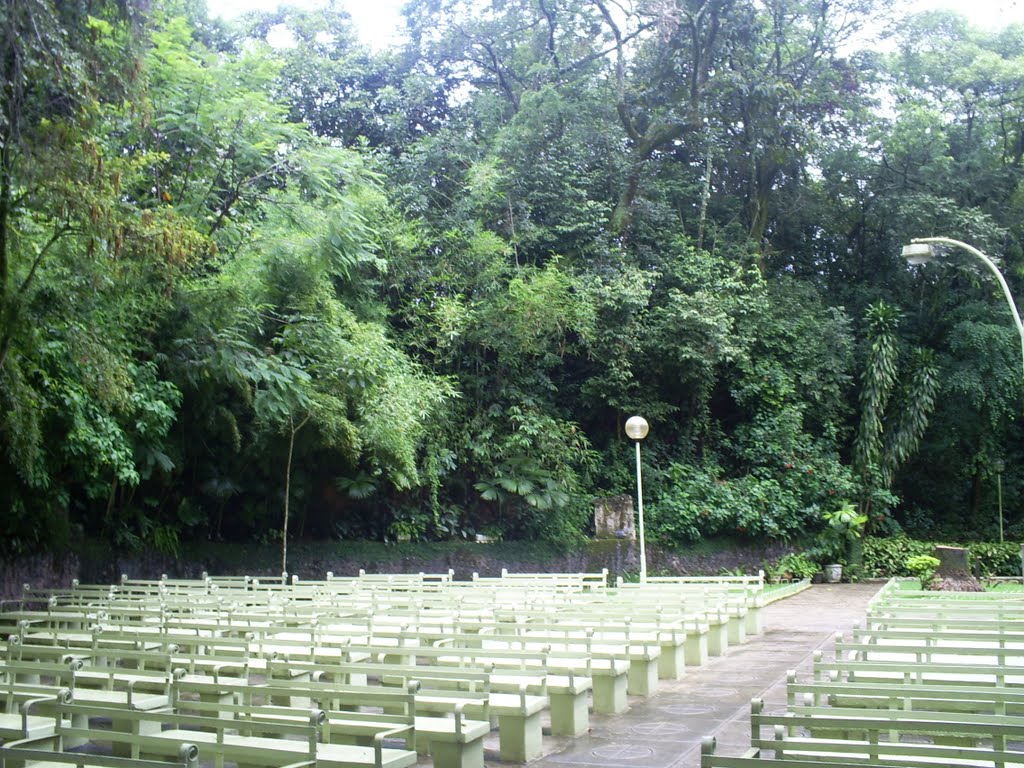 Gruta Nossa Senhora de Itaúna by Délio de Lemos