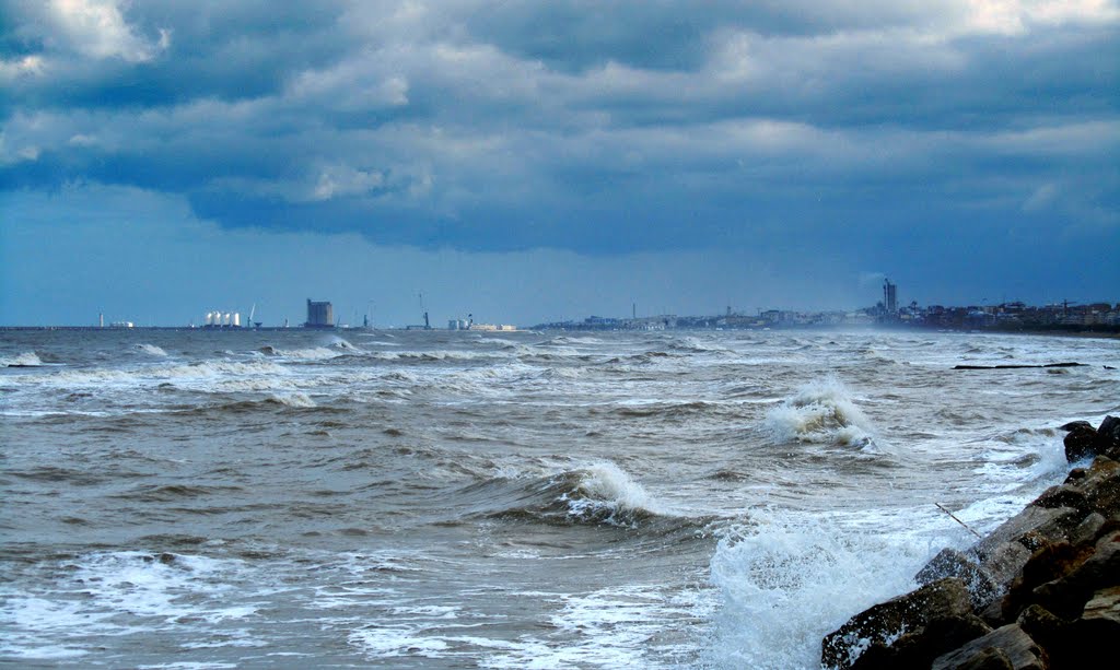 Mare in tempesta a Barletta by Pro Loco Barletta