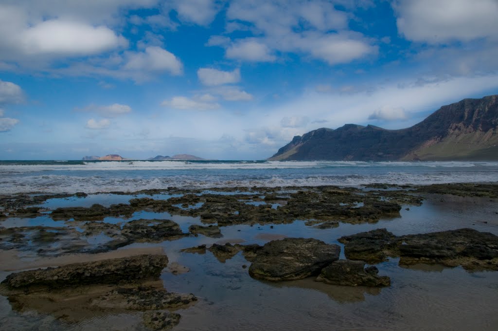 Lanzarote/Famara by Harrie Muis