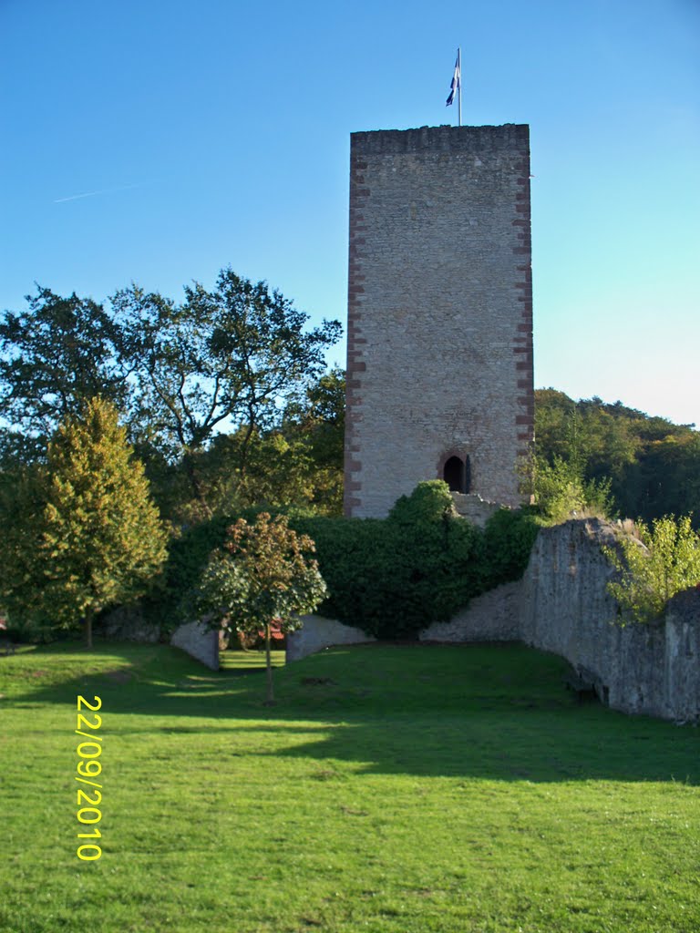 Greener Burg by Kevin Arndt