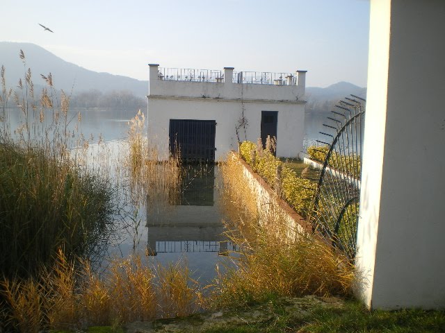 Girona-Lago Banyoles-Casa flotantes by nubetren