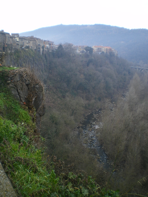 Castelfollit-Girona by nubetren