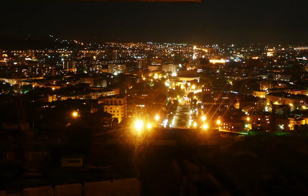 Yerevan at night by lilisafaryan