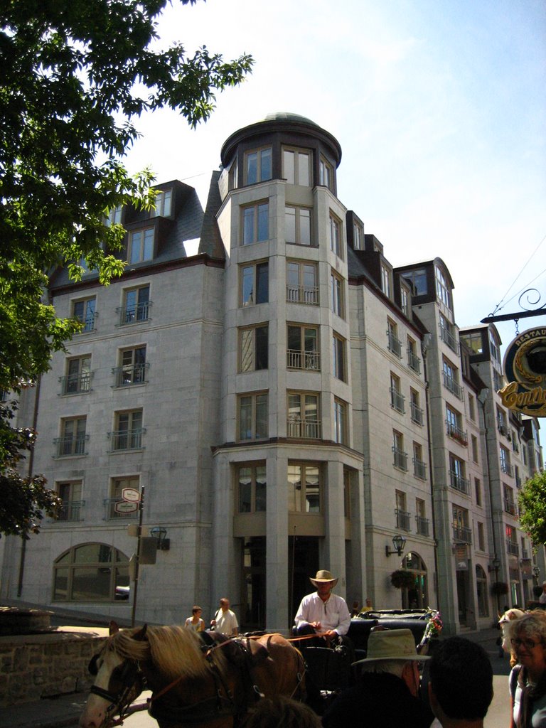 Photo of Building in Quebec City by macmillanr