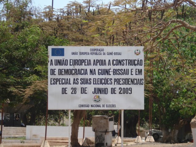 La democracia y Bissau by Daniel G