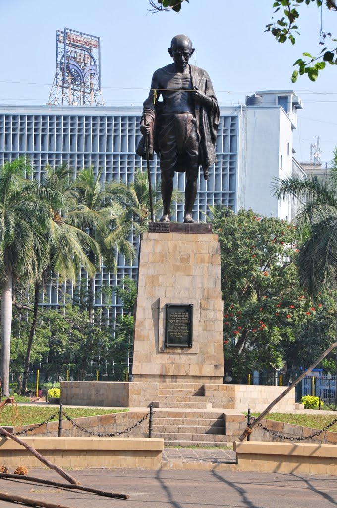 Gandhi Statue by FranzOvilava