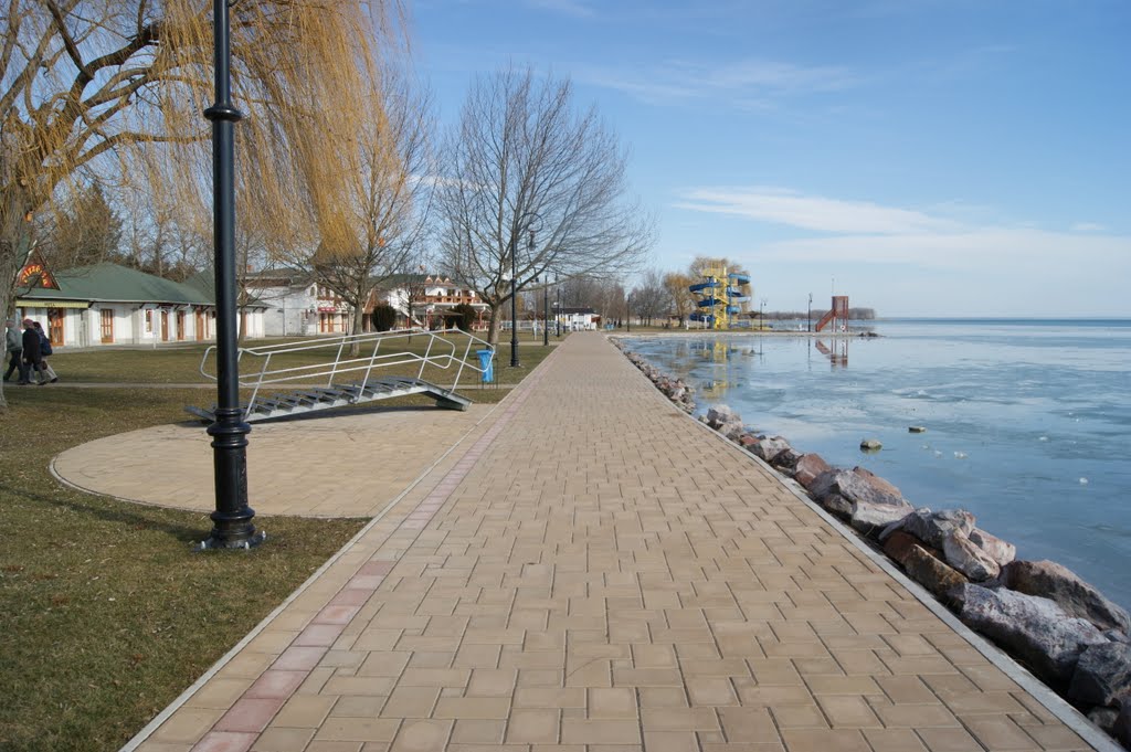 Footpath by Lake Balaton in winter by Jammo