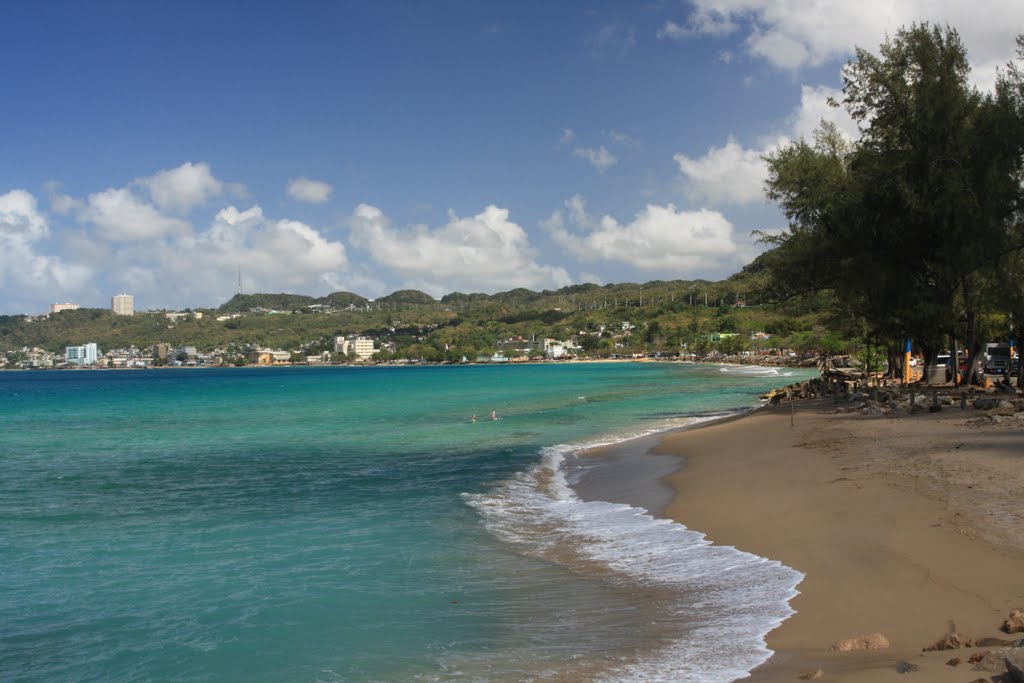 Playa de Aguadilla by Ricardo David Jusino