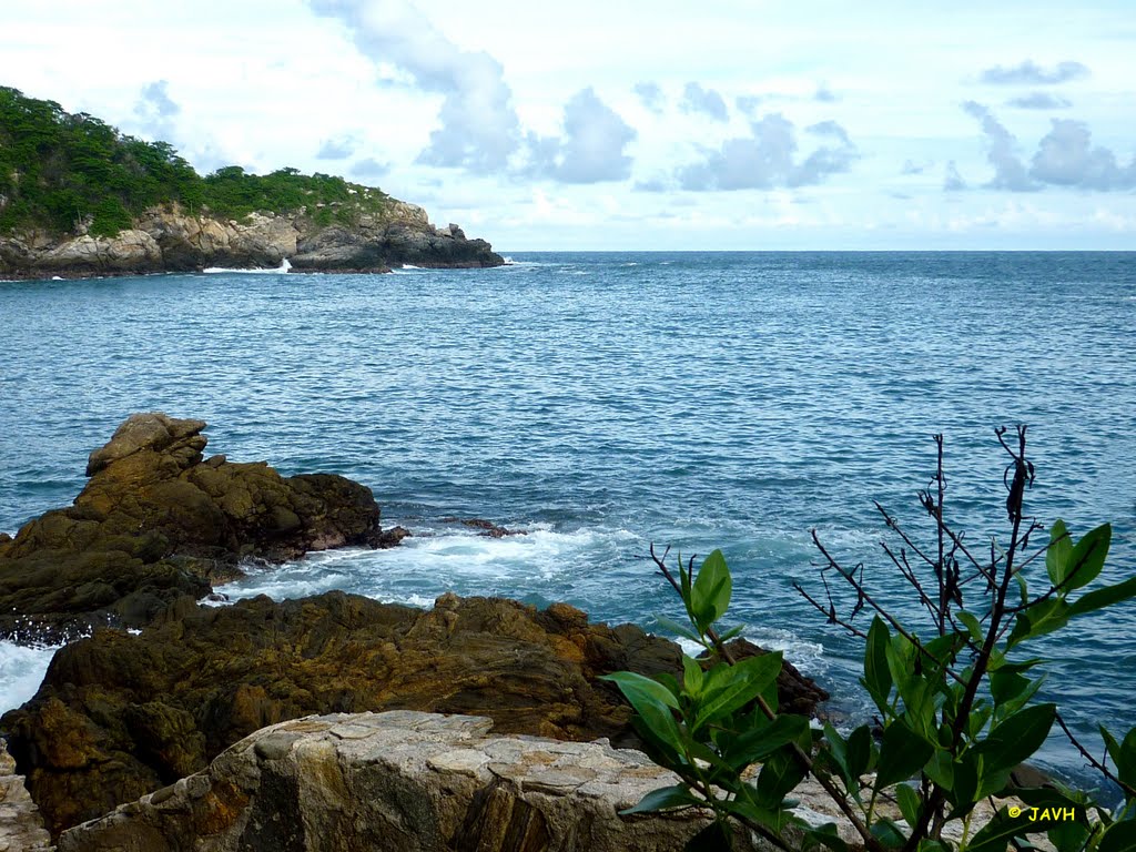 Hermoso Puerto Angel en Oaxaca, México by Jorge Alberto Vega