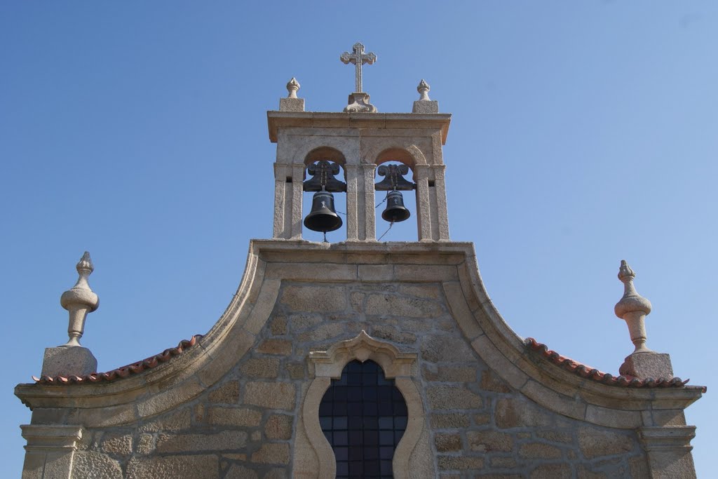 VALE DE GOUVINHAS - Vale de Gouvinhas - SINEIRA DA IGREJA DE STº ANDRÉ by LUÍS A. D. LIBERAL