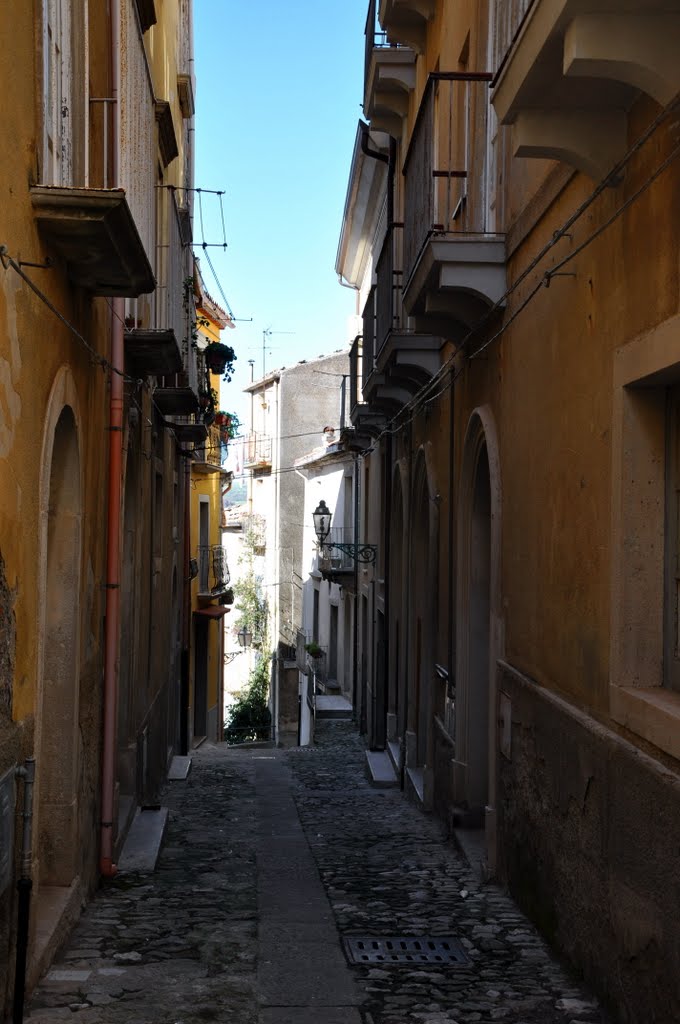 Via Nazario Sauro, Novara di Sicilia, Messina. by Pina e Nicola Sicili…