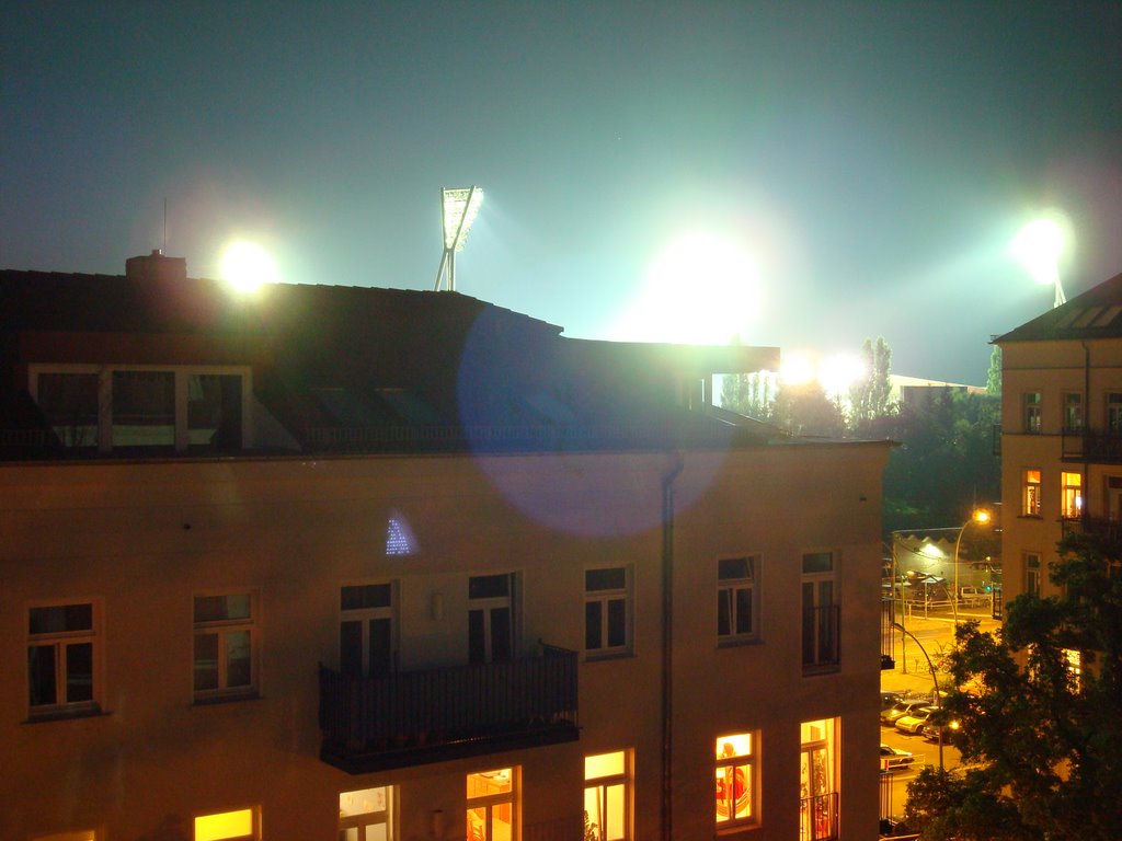 Berlin - Kremmener Straße / Schwedter Straße mit Blick auf Friedrich-Ludwig-Jahn-Sportpark by Kupferdach