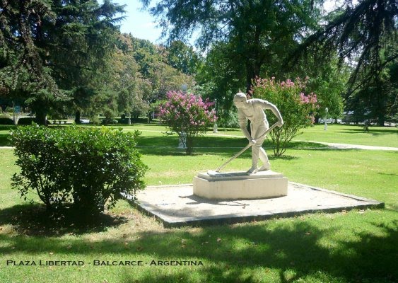 PLAZA LIBERTAD by dippyfotos