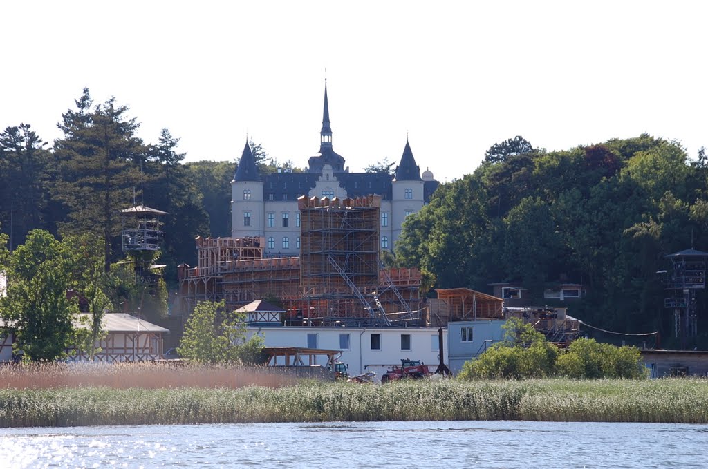 Ralswieker Schloß und Störtebeker Bühne von Wasser aus by Anglertreff Rügen