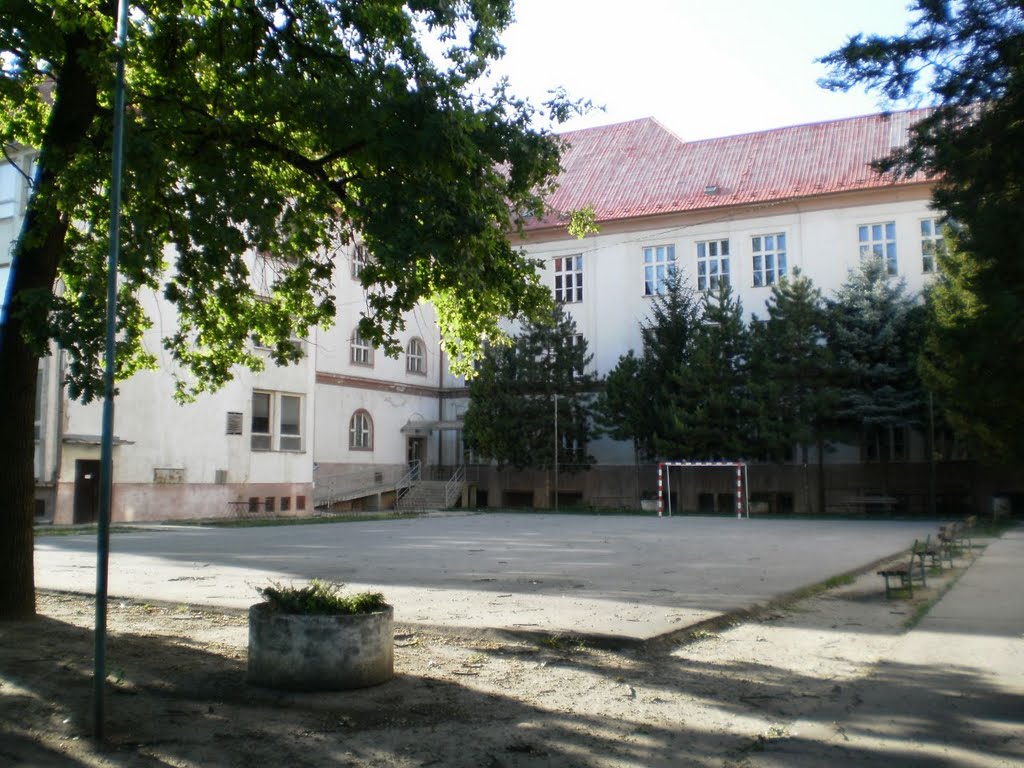 Základná škola G. Czuczora by Mgr. Decsi Viktor