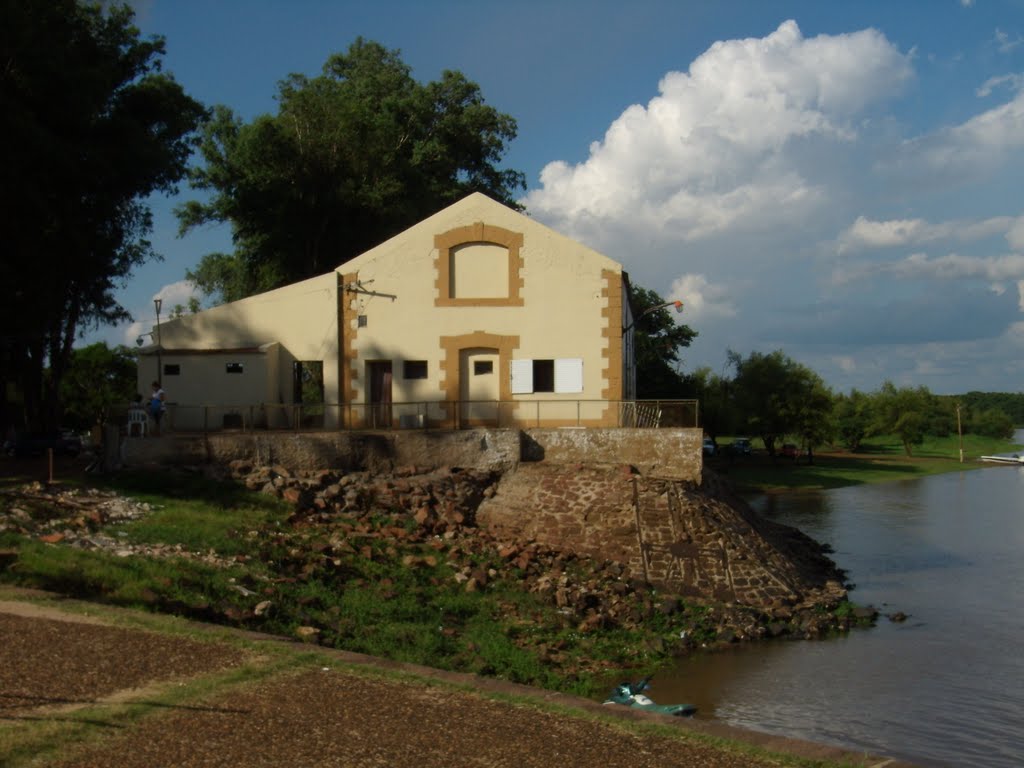 Club de Caza y Pesca by Julio Ricardo