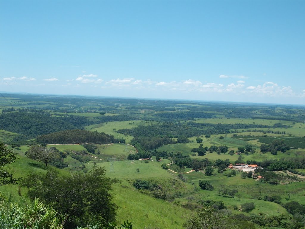 Cuesta de Botucatu by Luzia Frata