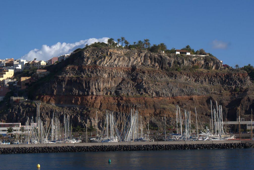 Puerto de la gomera by Wladimir José Fernán…