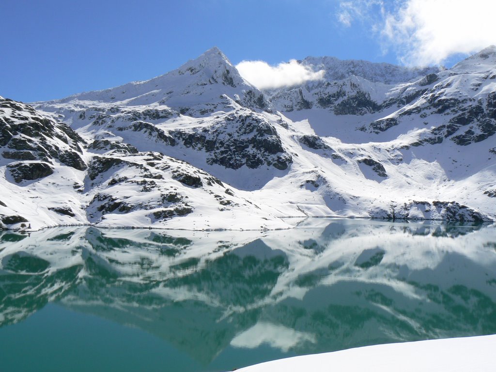 Austria ; Weissee : lac en contrebas de l'hotel Rudolfshutte by devil-le