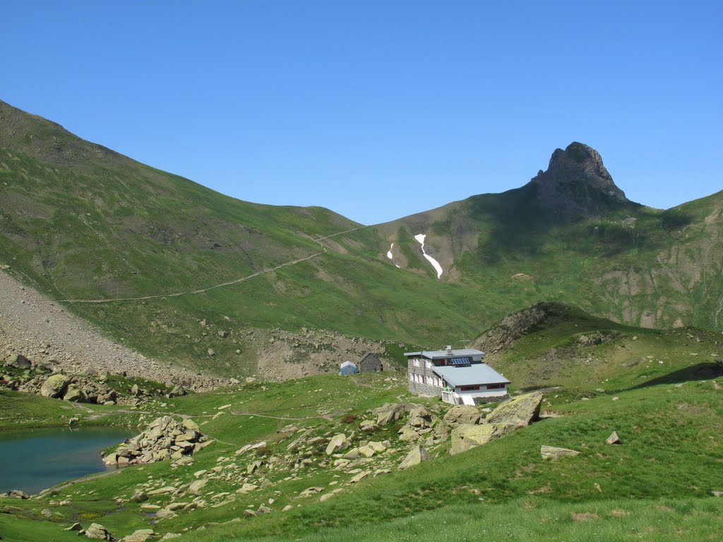 Vue sur le refuge de Pombie et le col de Suzon. by luminem