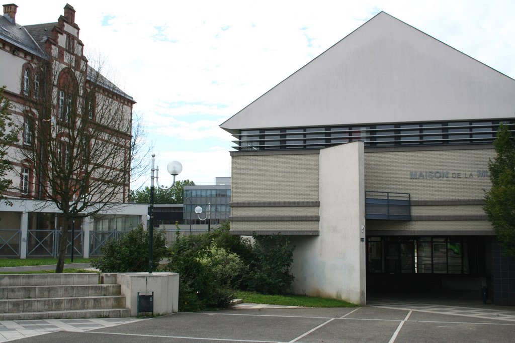 Maison de la musique et de la danse ; Haus der Musik und des Ballettes ; Centre for Music and Dance by Damien OTT