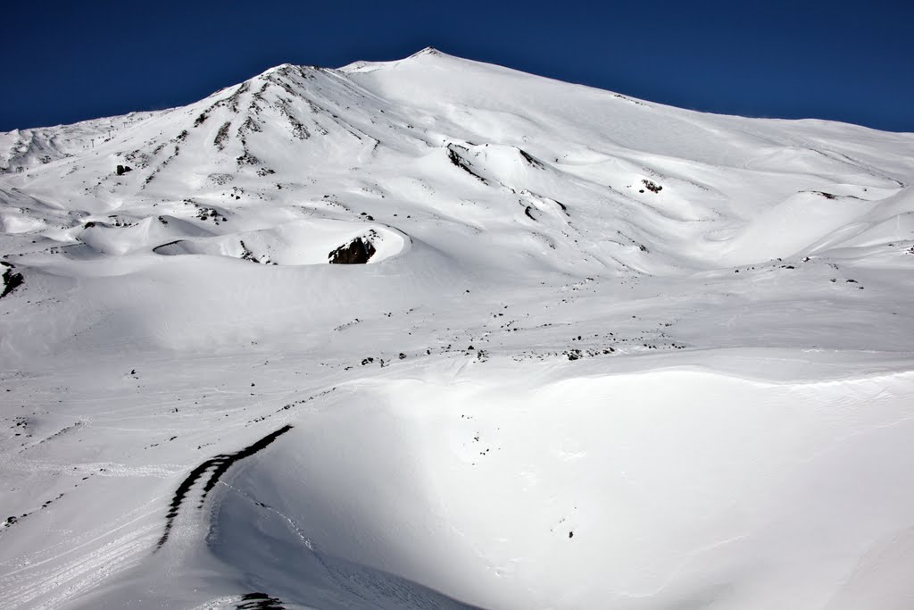 Walking on the Etna by heloise picot