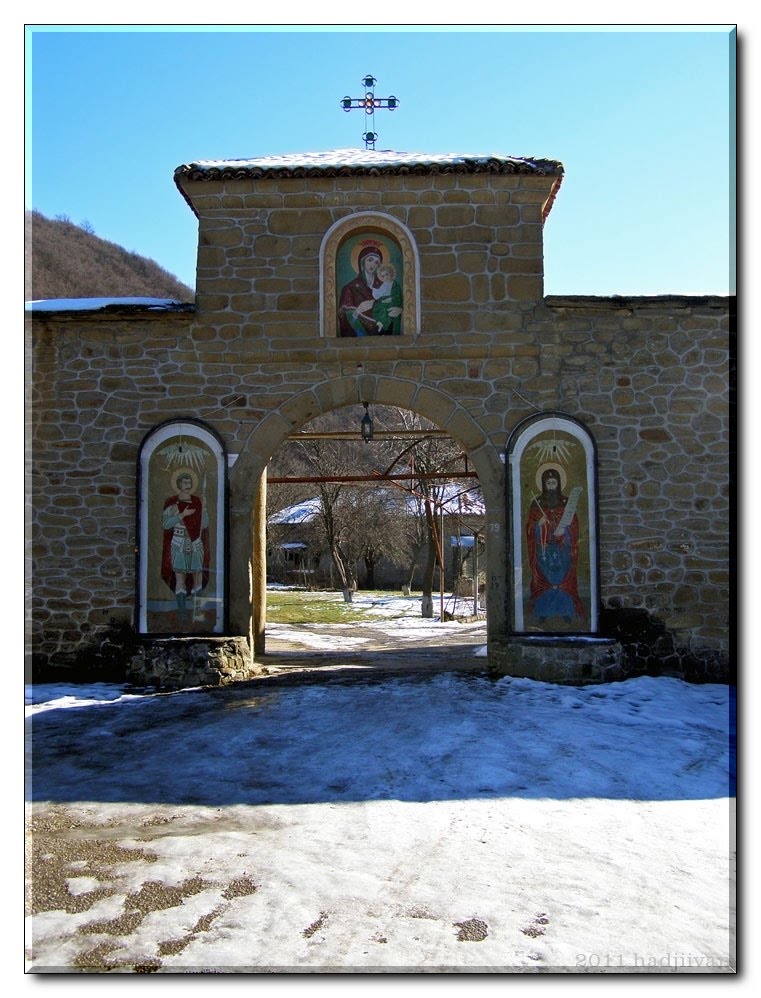 Kilifarevski monastery entrance - Входа на Килифаревския манастир by Ivan Hadjiyski