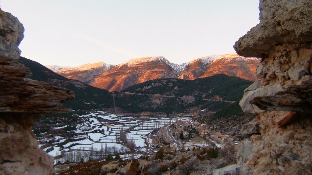 El Cadí des de l'esglèsia vella de Gósol by Pänta Rheî