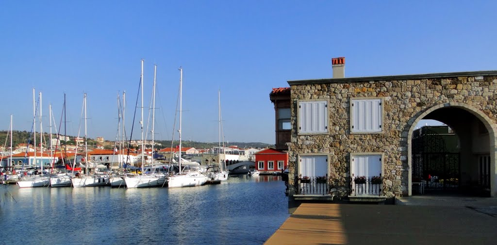 Çeşme marina by Ümit Tuncay