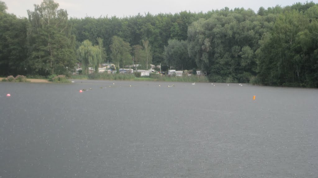 Regenschauer am Heider Bergsee by Goldiholgi