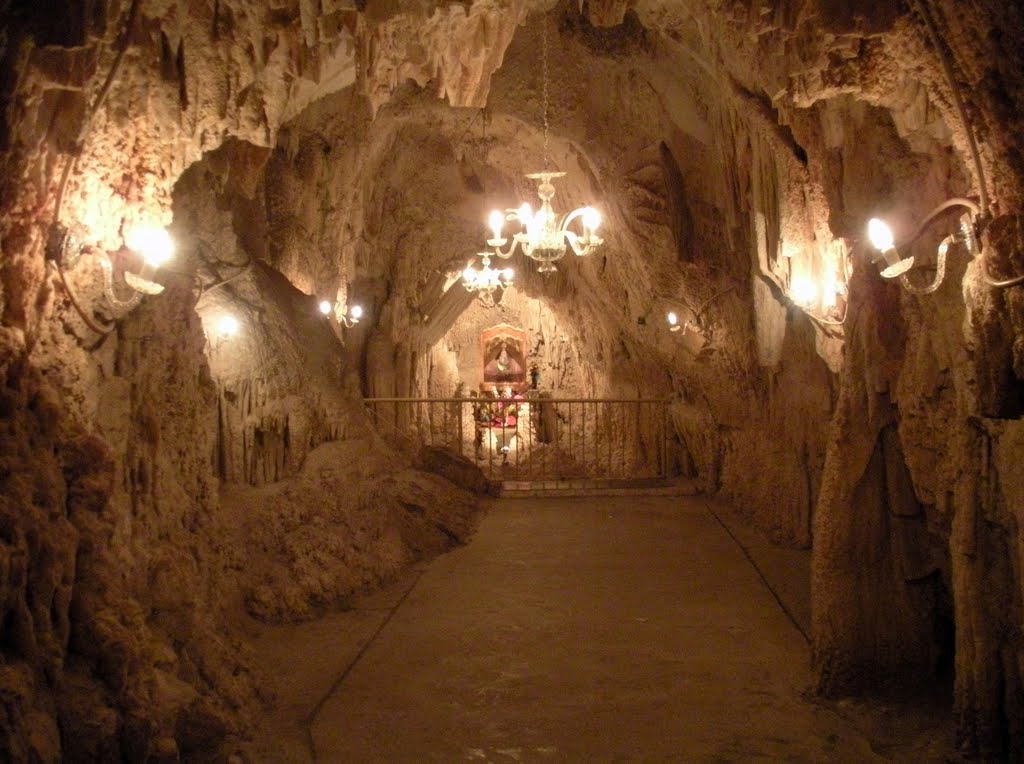 Capilla en Grutas de García by Carlos Mx