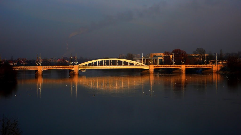 Poznań. Bridge on the River Warta before sunset by Jan Kulczak