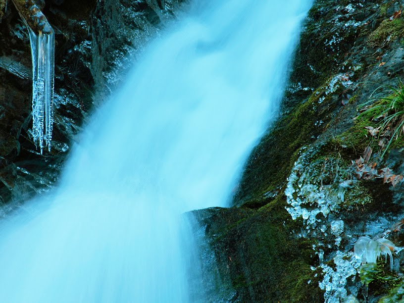 Winter Stream by tsushima