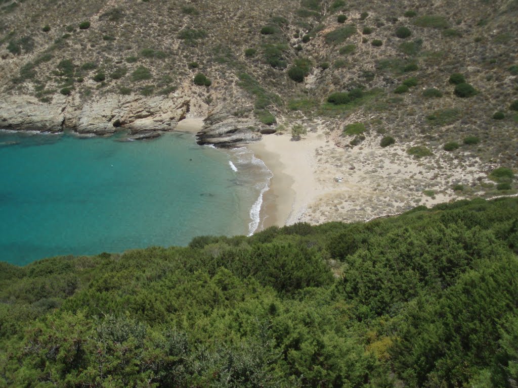 Aetos beach by Nikos Iper