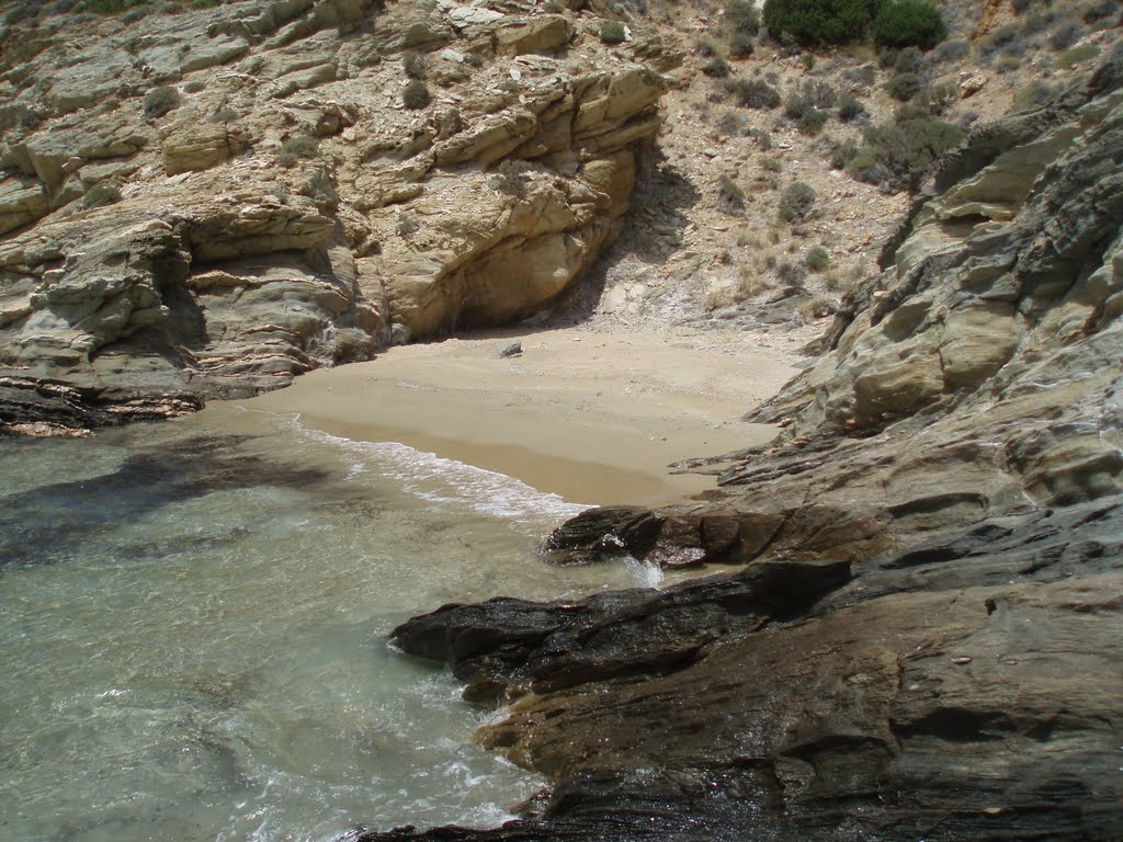 Small beach next to aetos by Nikos Iper