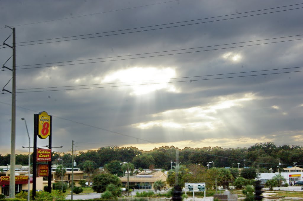 2010 Ocala, FL, USA - along SR 27 sun streams by Qwilleran