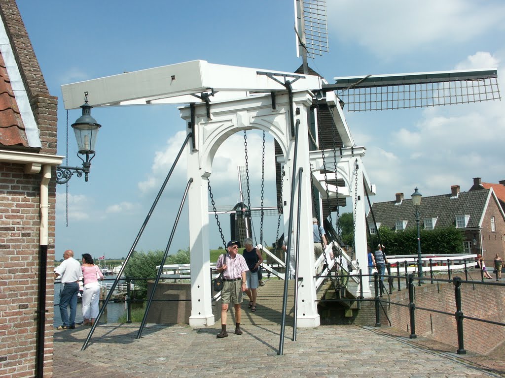 Zugbrücke und Windmühle by Charly G.