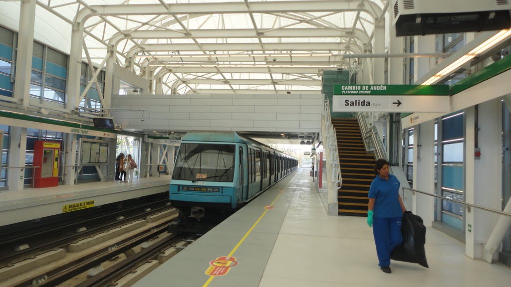 Estación Monte Tabor (NS 93). Maipú Chile Santiago by Ignacio Paredes