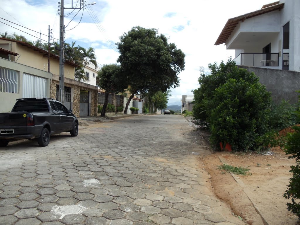 Rua Bêgonia, Bairro Jardim Planalto by Leandro Zaché