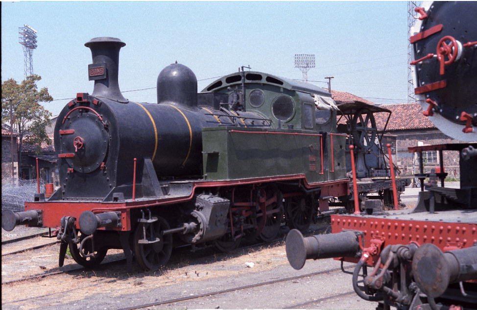 Izmir locomotives à vapeur by pierreveluzat