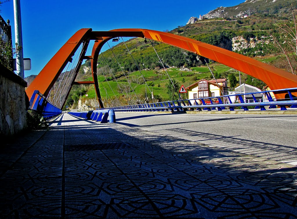 Puente sobre el rio Cares-Deva. Panes, Peñamellera Baja. Principado de Asturias. by Valentín Enrique