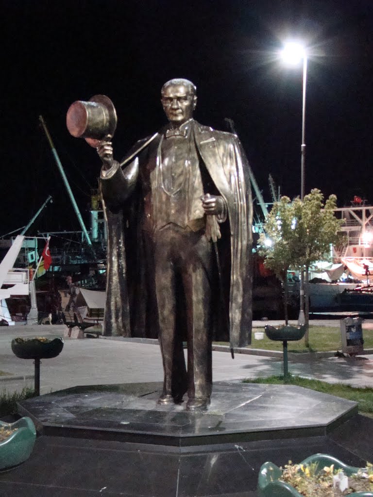 Atatürk Statue in Sariyer by John Hains