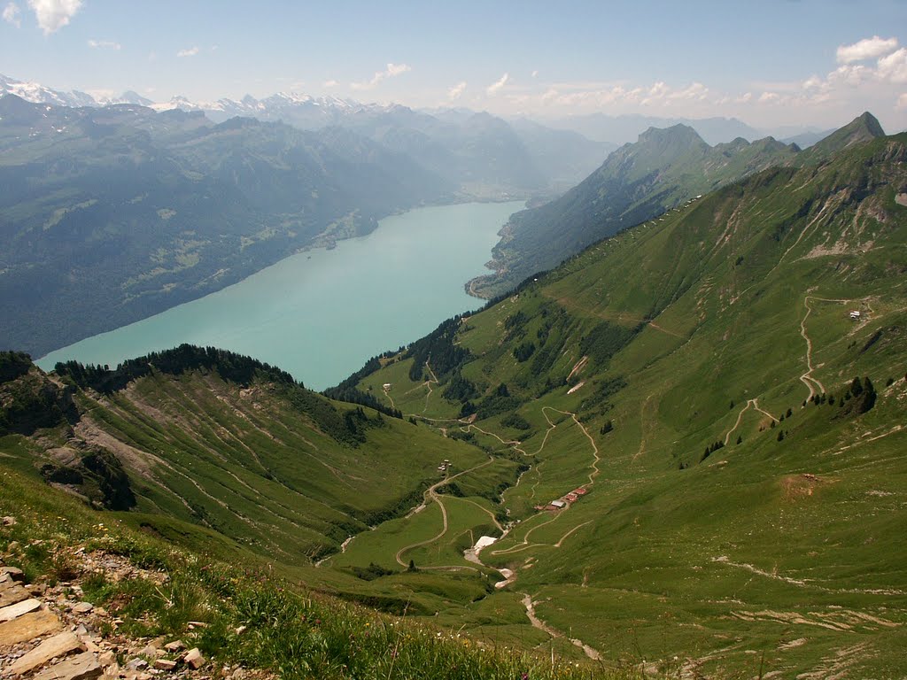 Schweiz, Brienzersee vom Brienzer Rothorn, Sicht nach Interlaken by Hans J.S.C. Jongstra