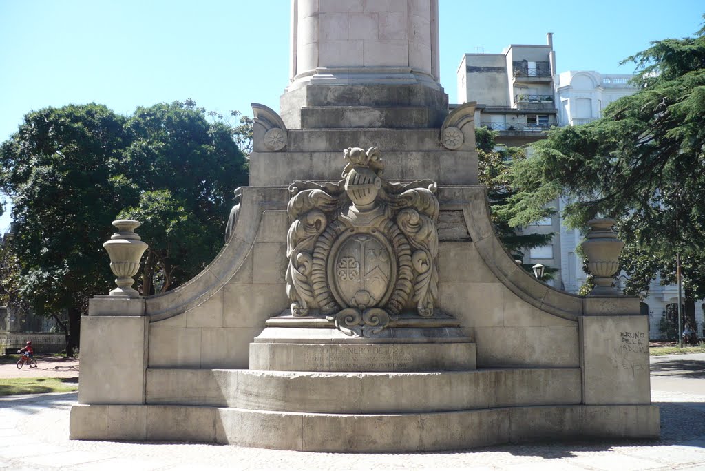 Monumento en Plaza Zabala foto 2 by servicioti