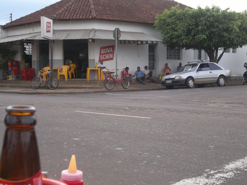 Boteco na frente do Espetão do Robertão. Birigui / SP by Willian Ozório Dias